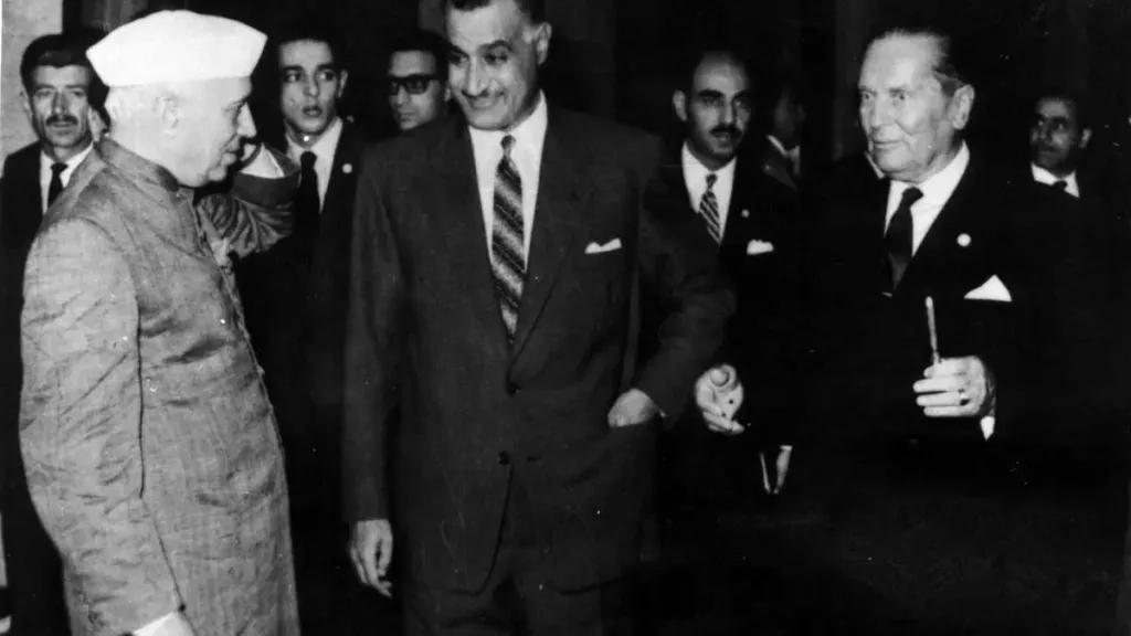 Prime Minister Jawaharlal Nehru of India, President Gamal Abdel Nasser of Egypt, and President Josip Broz Tito of Yugoslavia conversing at the Non-Aligned Movement (NAM) Conference in Belgrade, illustrating the roots of India’s Strategic Autonomy.